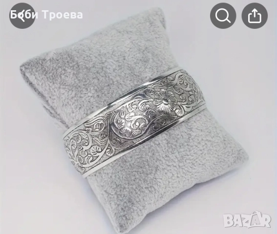 Модерна отворена гривна от цинкова сплав с малък мотив на маргаритка