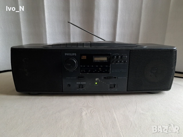 Радио Philips AZ 8022.