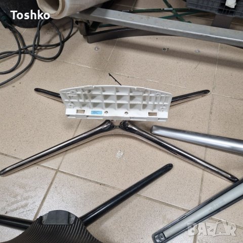 Стойки за ТВ SAMSUNG , снимка 3 - Стойки, 3D очила, аксесоари - 40876734