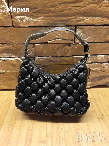 Дамска черна кожена чанта, снимка 3 - Чанти - 47350540