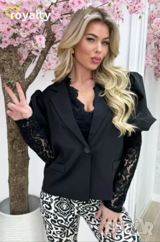 Черно дамско сако с дантелени ръкави