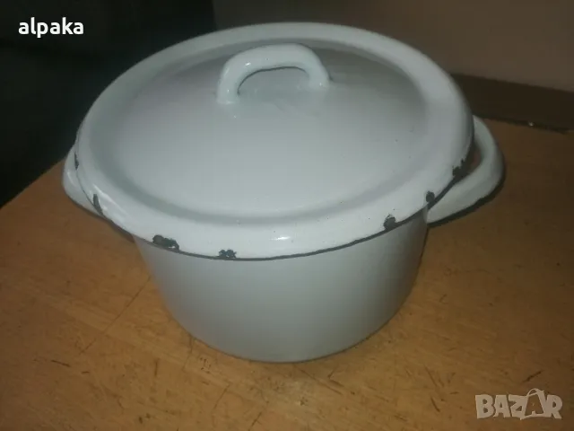 Продавам нова емайлирана българска тенджера 22/13см