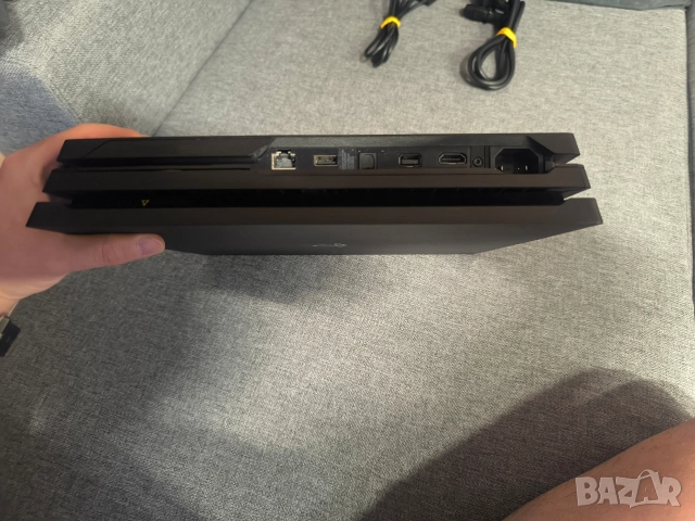 PlayStation 4 Pro 1TB + DualShock Charging Station + 2 контролера DualShock 4 + 3m charging cable, снимка 4 - PlayStation конзоли - 52878228