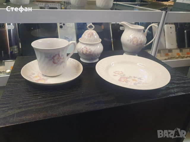 Порцеланов комплект / Сервиз за кафе с 6бр. чаши с 6бр. чинии, 6 по-големи чинии, каничка за мляко и, снимка 6 - Сервизи - 51986252