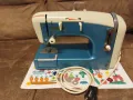 продавам ретро портативна шевна машина , снимка 1