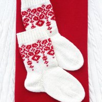 ,,Плетените чорапи на Баба Марта" - изплетени на 5 куки! Червени шевици!, снимка 12 - Други - 28115965