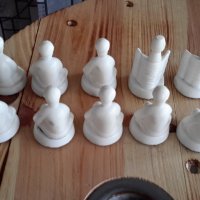 Пластмасови фигури за шах имат забележки и липси, на бялите липсва царя и на една пешка няма глава, , снимка 10 - Шах и табла - 36741201