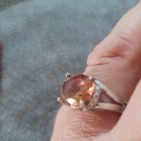 Дамски сребърен пръстен с камък султанит и инкрустирани марказити! Състояние ново! , снимка 1 - Пръстени - 43055739