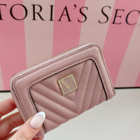 Victoria's secret оригинален голям розов портмоне/кардхолдър/чанта, снимка 1 - Чанти - 38963250