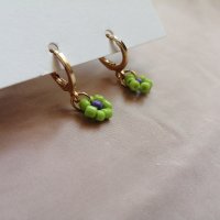 Дамски обеци в златист цвят с висулки цветя от мъниста в зелен и лилав цвят, снимка 9 - Обеци - 43838951