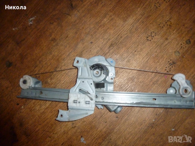 Преден десен  ел.стъклоповдигач-Пежо 107, снимка 1