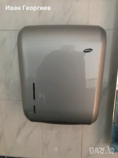 Дозатор за хартиени кърпи за ръце Hagleitner , снимка 1