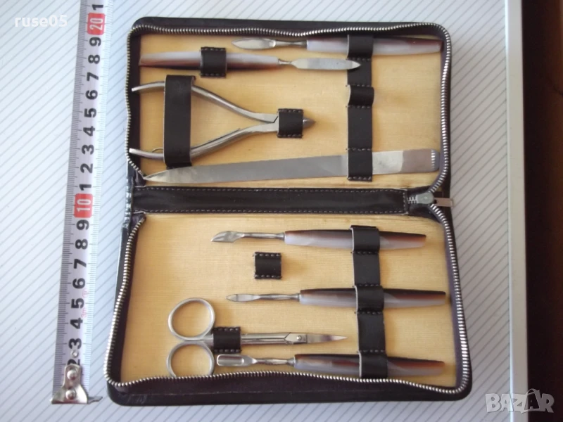 Комплект за маникюр и педикюр в кожен несесер, снимка 1
