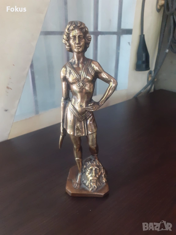 Невероятна стара бронзова статуетка фигура - Давид и Голиат, снимка 1