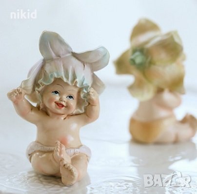 Сладко дете бебе със шапчица цвете акрил фигурка за торта пита кръщене украса, снимка 1