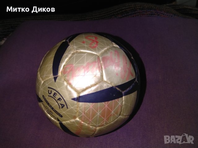 Малка топка нова не спада маркова на Адидас 2005г подписана от Христо Стоичков?, снимка 2 - Футбол - 40726001