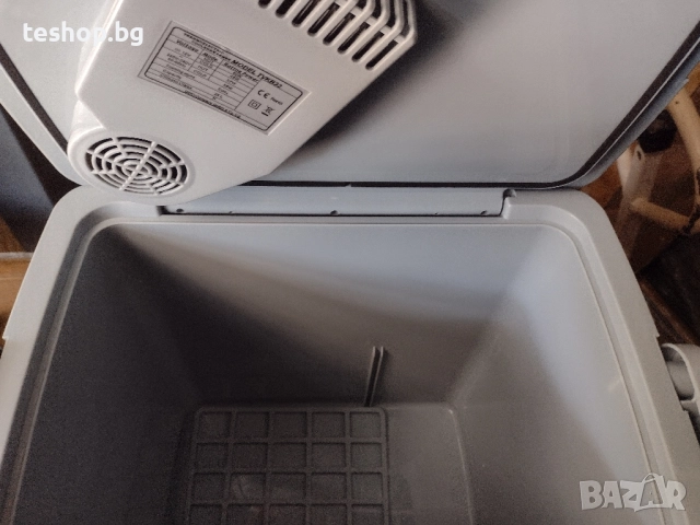 Електрическа хладилна кутия Tillvex 32 литра, 230 V и 12 V за кола охлаждане и отопление, снимка 7 - Хладилни чанти - 51473610