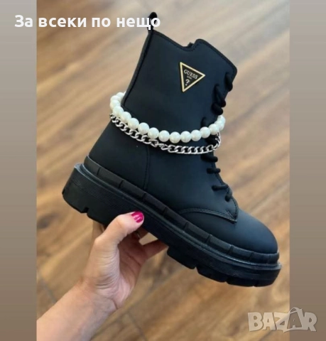 Дамски Черни Зимни Боти С Бели Перли И Синджир Код S32