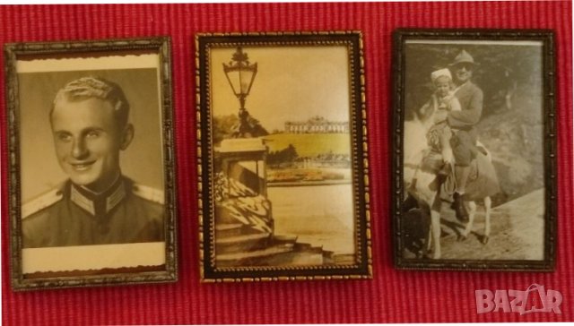 Стари рамки за снимки със снимки. 