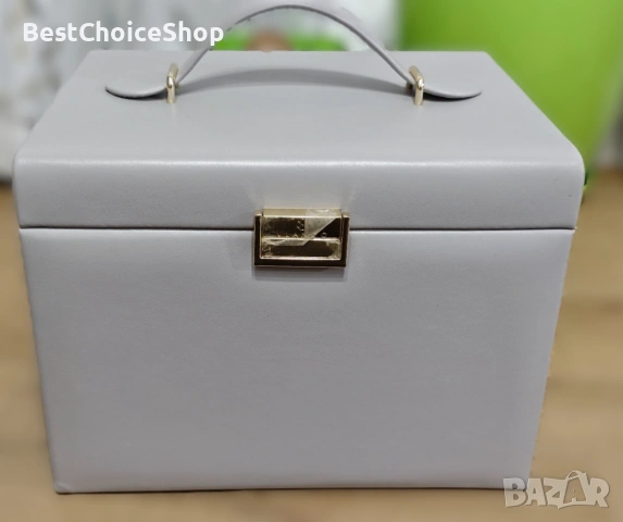 Голяма кутия за бижута от PU кожа с огледало – 4 нива, кадифена подплата, снимка 2 - Бижутерийни комплекти - 53068087