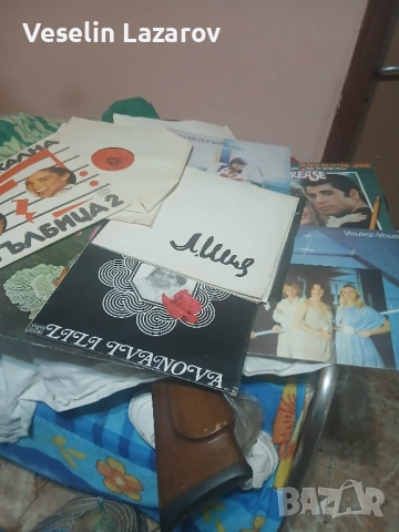 Плочи здрави от времето на социализма.