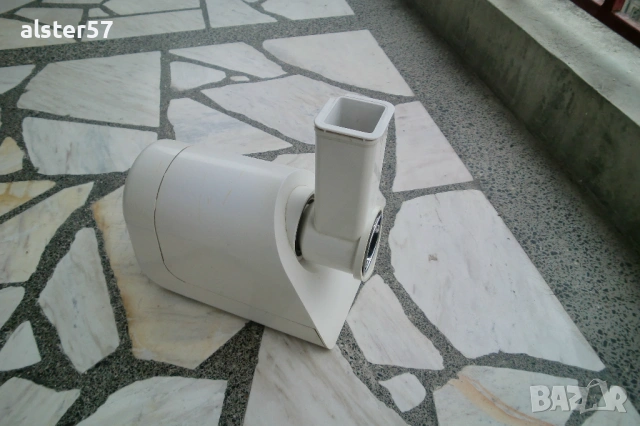 Електрическа месомелачка Moulinex HV3, снимка 9 - Месомелачки - 53447850