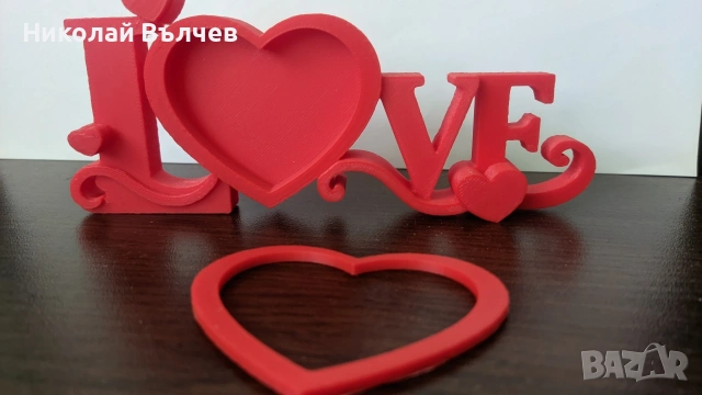 Дизайнерска интериорна декорация "LOVE" в червено