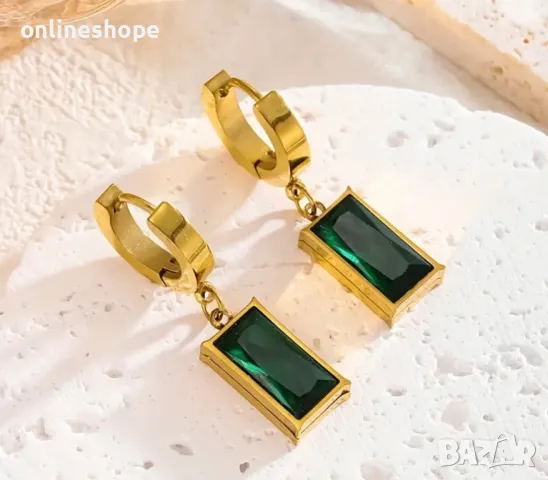 Комплект бижута със зелен цирконий 18к златно покритие - Колие и обеци, снимка 2 - Бижутерийни комплекти - 49138244