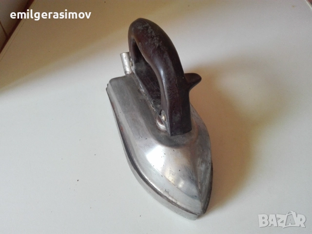 Микровълнова фурна , орехомелачка и две ретро ютии., снимка 16 - Микровълнови - 45706849