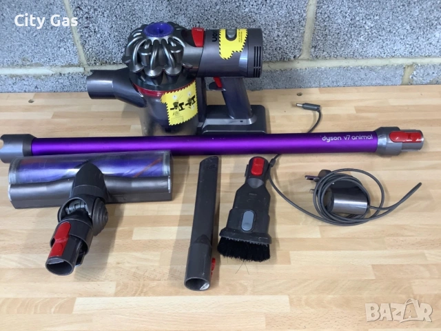 Вертикална прахосмукачка Dyson V7 animal