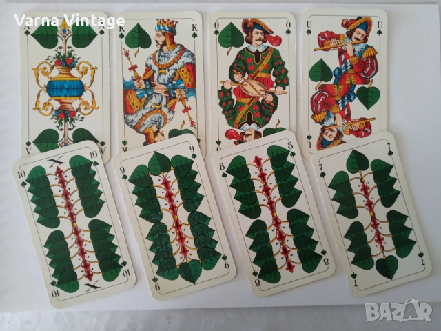 Колекционерски карти за игра в Скат в оригиналната пластмасова кутия. ASS Altenburg Германия. , снимка 4 - Карти за игра - 51887932