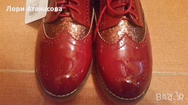 Фешън елегантни лачени обувки в червен цвят-равна подметка,осигуряваща стабилно и леко движение , снимка 1 - Дамски ежедневни обувки - 28206789
