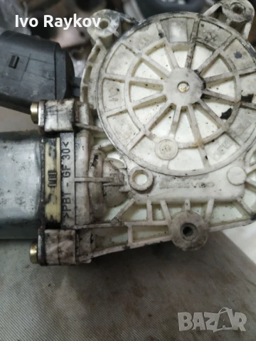 Заден ,ляв мотор за стъкло за BMW 5 (E60) , Е61 , снимка 6 - Части - 51231306