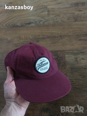 volcom  - страхотна мъжка шапка 100% оргиинал много добро състояние регулируема, снимка 6 - Шапки - 40441410