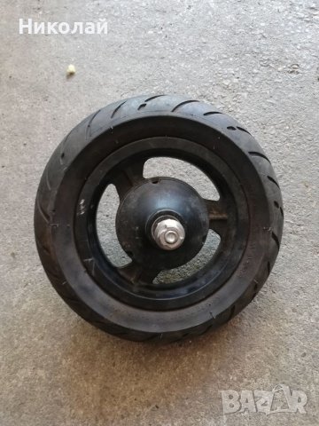 Бандажна гума за скутер, триколка , снимка 1 - Гуми и джанти - 37390201