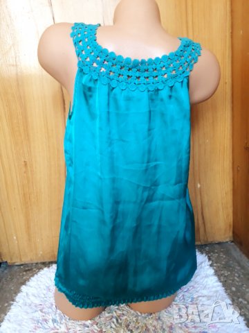Тюркоазен потник топ от сатен М, снимка 2 - Потници - 32842596