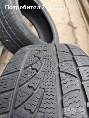 Зимни гуми 235 45 17, снимка 3 - Гуми и джанти - 51866941