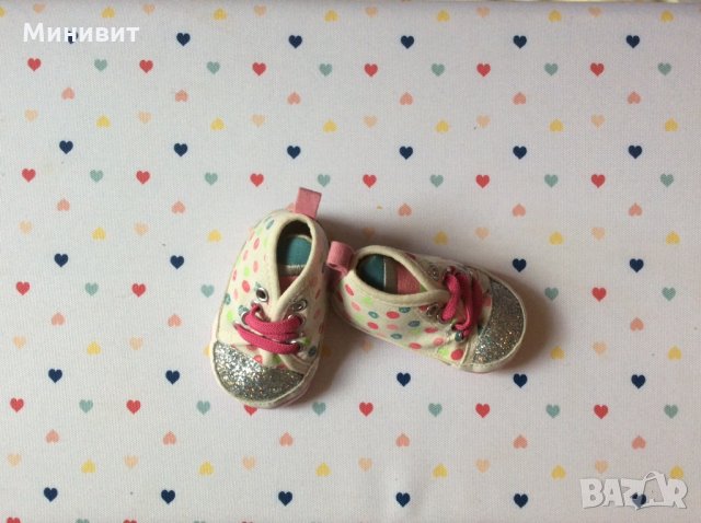 Нови бебеши обувчици