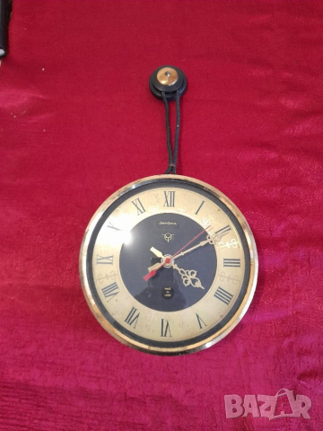 Стар стенен часовник 