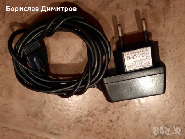 Продавам ново зарядно и слушалки за телефон SAMSUNG, снимка 1 - Оригинални зарядни - 32411747