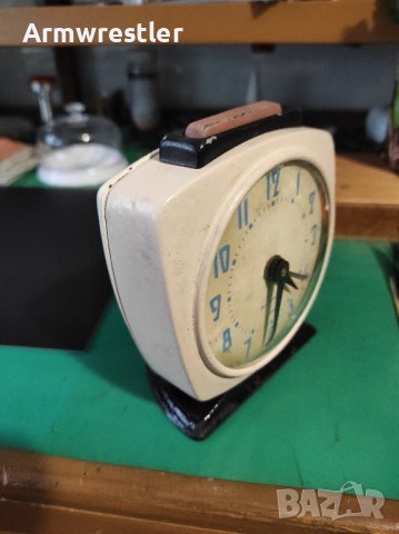 Стар Руски Механичен Часовник Будилник Янатар, снимка 5 - Антикварни и старинни предмети - 44129405