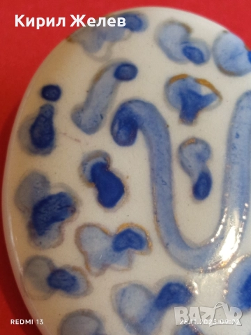 ВИНТИДЖ КЕРАМИЧНА БРОШКА с РЪЧНО РИСУВАН МОТИВ в СИНЬО и КАФЯВО АРТ БИЖУ 52179, снимка 3 - Други - 52544850