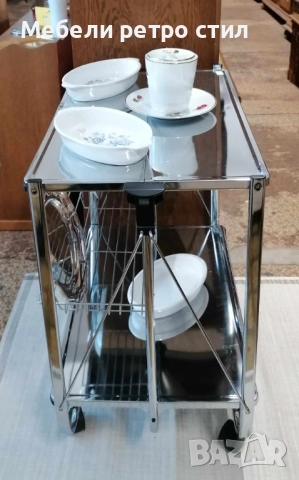 Сервизна  масичка на колелца с хромирана повърхност. Сгъваема и  лесно подвижна. , снимка 6 - Маси - 52226065