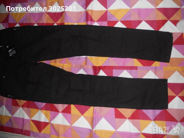 Нови Дамски Дънки Оригинал Черни с накъсани крачоли  р. С  р. М, снимка 4 - Дънки - 43262826