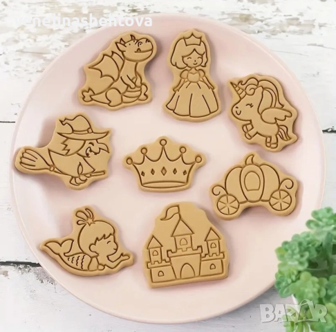 8 броя пластмасови резци с печат принцеса корона резец бисквитки фондан декорация , снимка 3 - Форми - 52942231