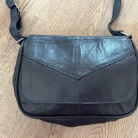Нова черна чанта, снимка 1 - Чанти - 40083376