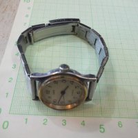 Часовник "ЗАРЯ" ръчен дамски с верижка съветски работещ - 1, снимка 2 - Дамски - 28363079