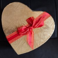 Подаръчна кутия с формата на сърце и кутия за бижута, снимка 1 - Колиета, медальони, синджири - 43324586