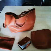 Дамска чанта с три допълнителни несесера, снимка 1 - Чанти - 36571367