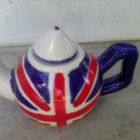 Английско порцеланово чайниче сувенир, снимка 1 - Други ценни предмети - 37188016